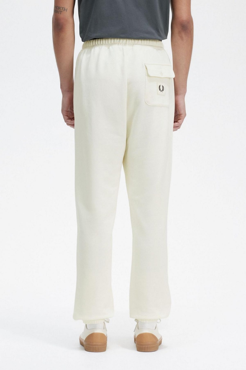 Fred Perry Badge Detail Track Pants Bukser Herre Ecru | DNOKV75455