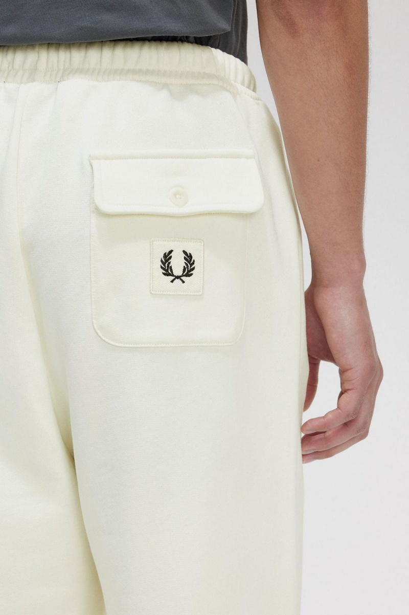 Fred Perry Badge Detail Track Pants Bukser Herre Ecru | DNOKV75455